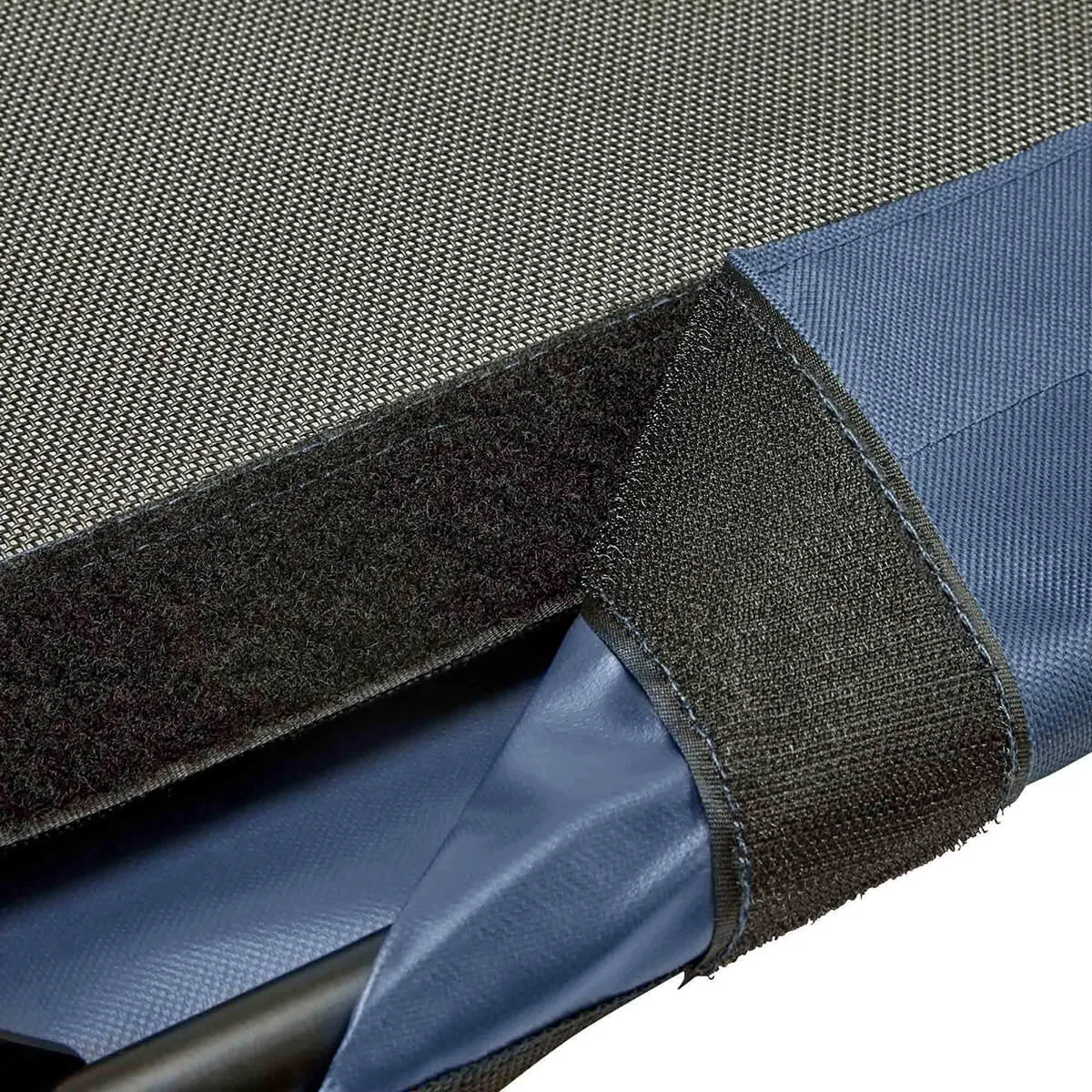 Buddy & Belle Deluxe Raised Outdoor Dog Bed